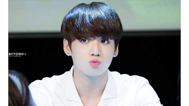 Lợi ích việc làm anh của Jungkook BTS: Xoa đầu, ôm ấp...mọi lúc