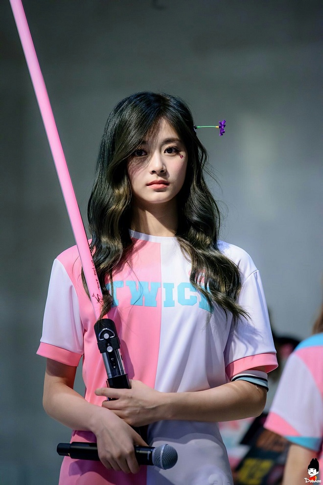 Twice, Tzuyu, nhan sắc của Twice, Twice 2020, Chou Tzuyu, Chu Tử Du, Châu Tử Du, Tzuyu nhan sắc, tzuyu gif, tzuyu video