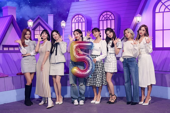 Twice, Nayeon, Thời trang của Twice, Twice 2020, Tzuyu, Mina, Jeongyeon, Dahuyn, Sana, Momo, Jihyo, Chaeyoung, Twice hài hước, ảnh Twice, Twice Nayeon