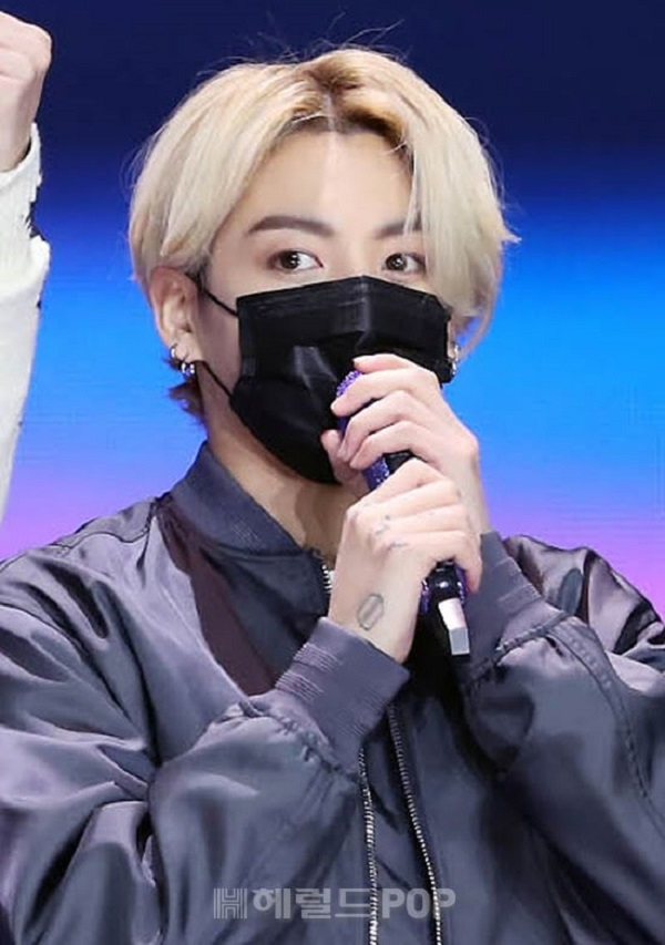 BTTS, Jungkook, BTS tin tức, BTS 2021, BTS Jungkook ảnh, Jungkook tóc vàng, Jungkook is blonde, Jungkook BTS, BTS DYnamite, BTS GDA 2021, BTS ảnh, Jungkook tóc vàng chóe