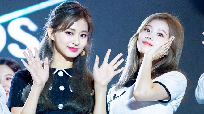 Twice 'bóc phốt' thói quen ngủ độc đáo của Sana và Tzuyu