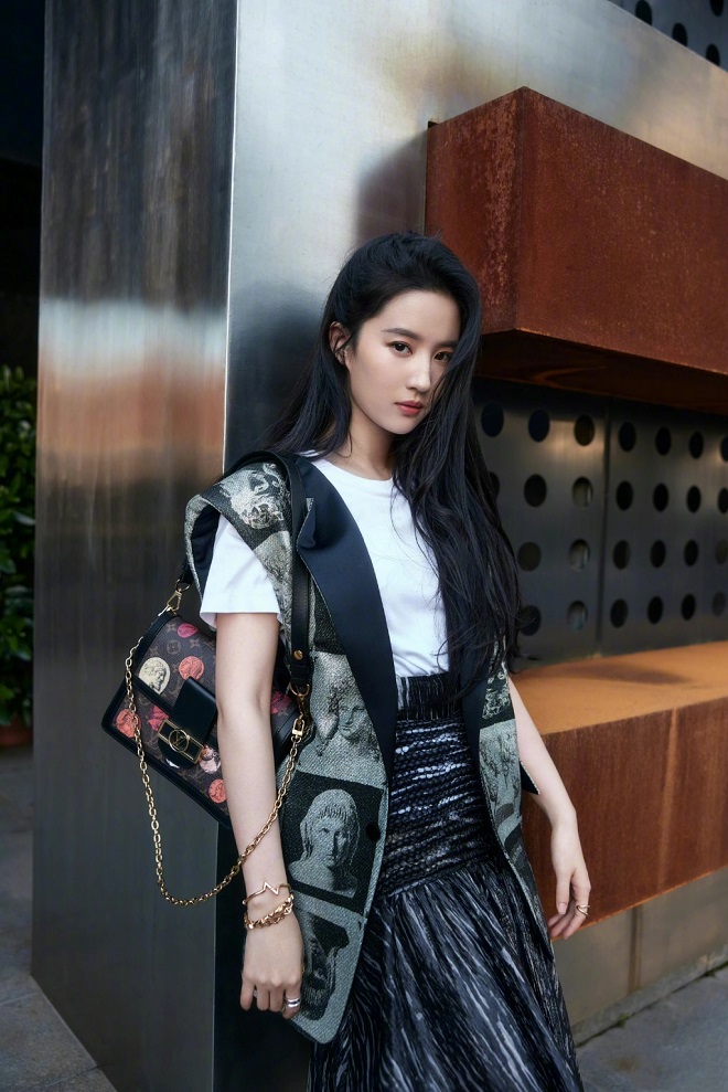 Triệu Lệ Dĩnh, Địch Lệ Nhiệt Ba, dương mịch, triệu lộ tư, angelababy, dương dĩnh, lưu thi thi, đường yên, phạm băng băng, cổ lực na trát, ngư thư hân, trịnh sảng, cbiz