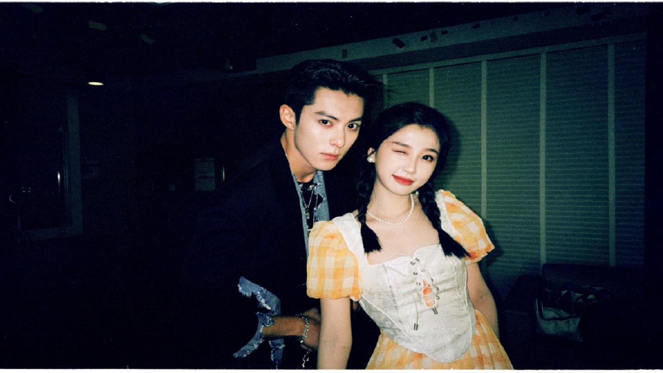 Ngu Thư Hân và Vương Hạc Đệ lộ ảnh cực tình hậu 'Thương lan quyết'