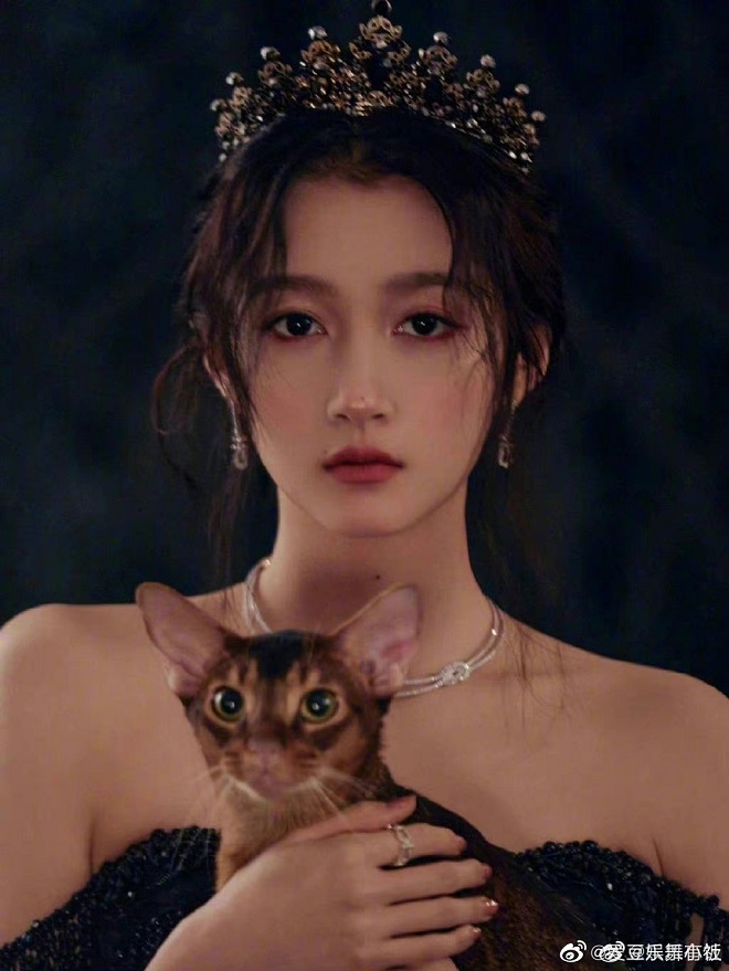 Địch Lệ Nhiệt Ba, Triệu Lệ Dĩnh, Dương Tử, Cúc Tịnh Y, Triệu Lộ Tư, Đường Yên, Ngu Thư Hân, Lưu Diệc Phi, Quan Hiểu Đồng, Cảnh Điềm, nữ thần cbiz, cbiz