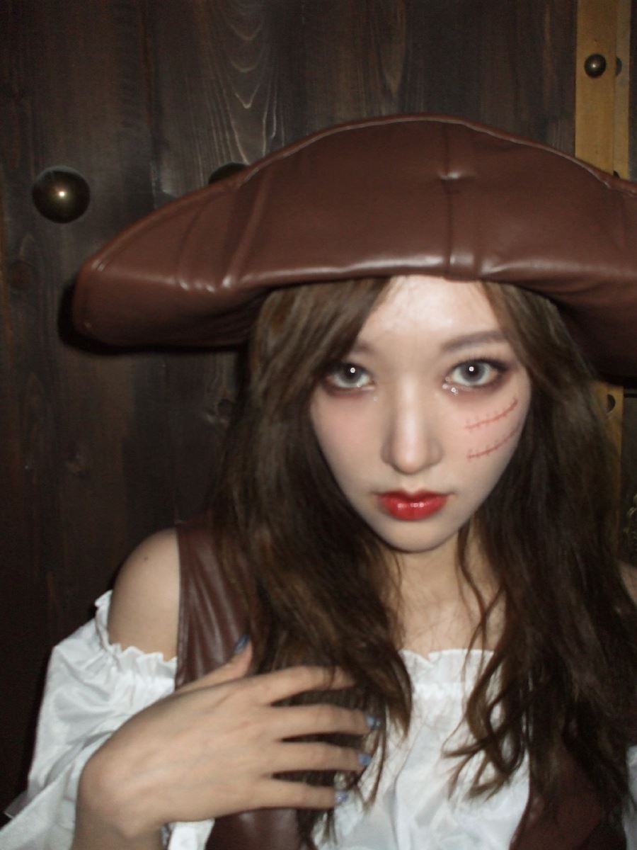 Trình Tiêu, Halloween Itaewon, trình tiêu wjsn, cheng xiao, wjsn, trình tiêu instagram, trình tiêu vương nhất bác, thảm kịch itaewon, trình tiêu phim, trình tiêu weibo