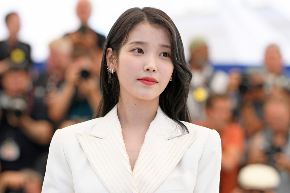 IU, Chungha, Kpop, thói quen ngủ sao kpop, sao kpop, ca sĩ hàn quốc, nữ ca sĩ solo Hàn quốc, sao nữ kpop, IU ảnh, IU thói quen ngủ, IU bài hát, chungha bài hát