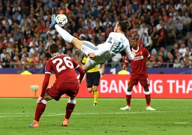 Video clip bàn thắng Real Madrid 2-1 Roma: Gareth Bale lại rực sáng