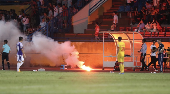 CĐV Nam Định đốt pháo sáng, Hà Nội vs Nam Định, Nam Định, Hà Nội, Vleage 2019, V-league 2019, CĐV Nam Định, đá bù VLeague, án phạt cho CĐV Nam Định, CĐV nhập viện