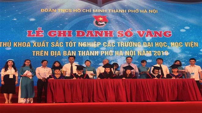 Ghi danh sổ vàng Thủ khoa xuất sắc Hà Nội năm 2019