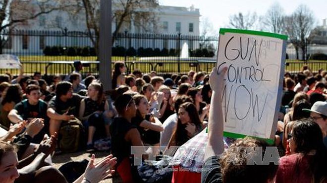 Nổ súng trong trường học ngày học sinh Mỹ tuần hành phản đối súng đạn