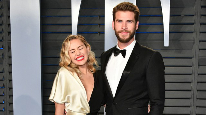 Miley Cyrus chia sẻ khoảnh khắc 'lầy lội' hiếm hoi với hôn phu Liam Hemsworth