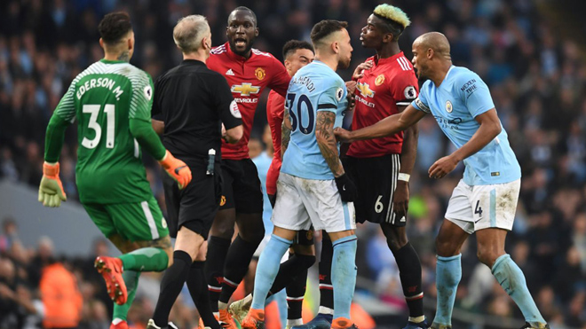 TIẾT LỘ: Cầu thủ M.U đã xúc phạm và trả thù Man City sau derby Manchester