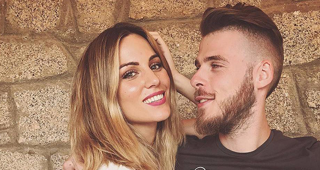 Bong da, Tin tức bóng đá, WAGs, Beckham, Victoria, Shakira, Pique, De Gea, vợ và bạn gái cầu thủ, bóng đá Anh, bóng đá Tây Ban Nha, người mẫu, ca sĩ, diễn viên, MU, Barca