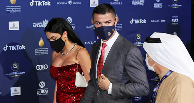 Ronaldo, CR7, Bạn gái Ronaldo, Georgina Rodriguez, Cầu thủ hay nhất thế kỷ, Bạn gái Ronaldo gợi cảm, Lễ trao giải Globo Soccer, Cristiano Ronaldo, Ronaldo và bạn gái