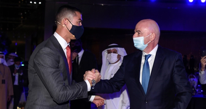 Ronaldo, CR7, Bạn gái Ronaldo, Georgina Rodriguez, Cầu thủ hay nhất thế kỷ, Bạn gái Ronaldo gợi cảm, Lễ trao giải Globo Soccer, Cristiano Ronaldo, Ronaldo và bạn gái