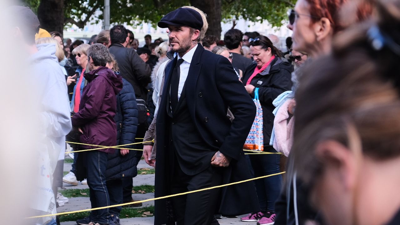 Beckham, David Beckham, Beckham viếng nữ hoàng Anh, nữ hoàng Anh băng hà, nữ hoàng Anh qua đời, Elisabeth II, Lễ viếng nữ hoàng Anh, lễ tang nữ hoàng Anh, bóng đá Anh