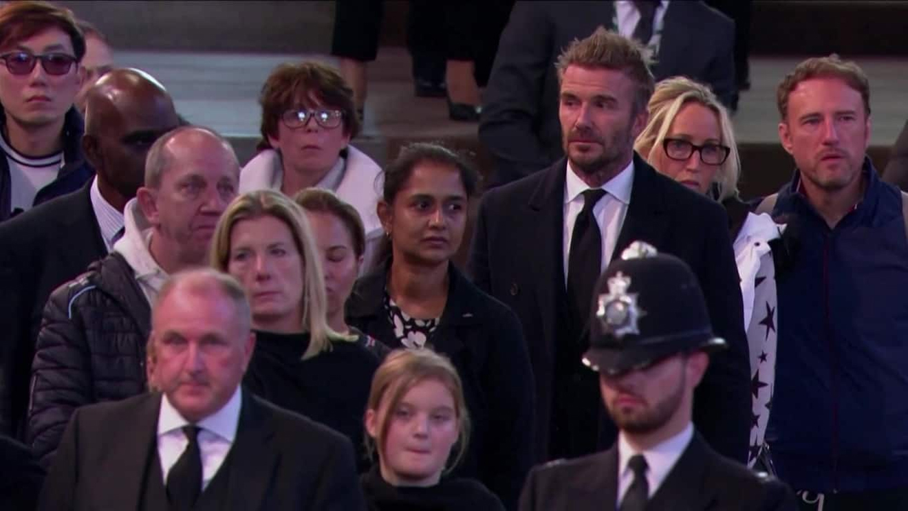 Beckham, David Beckham, Beckham viếng nữ hoàng Anh, nữ hoàng Anh băng hà, nữ hoàng Anh qua đời, Elisabeth II, Lễ viếng nữ hoàng Anh, lễ tang nữ hoàng Anh, bóng đá Anh