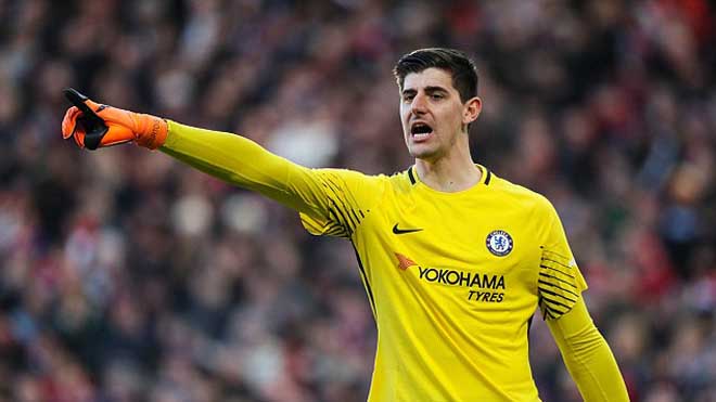 Thibaut Courtois công khai 'bật' Antonio Conte về cách dùng Hazard