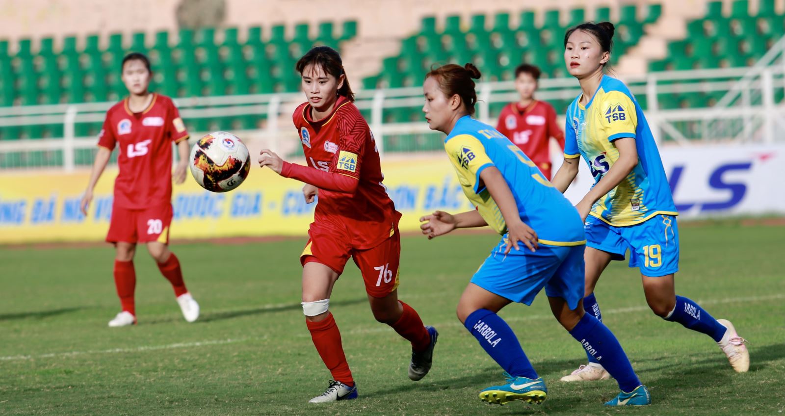 bóng đá Việt Nam, tin tức bóng đá, bong da, tin bong da, CLB TPHCM, HLV Lư Đình Tuấn, Thanh Hoá, V League, lịch thi đấu V League, chuyển nhượng V League