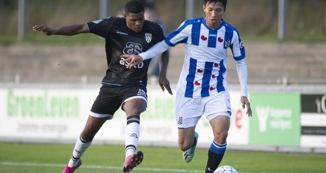 Hà Nội sẵn sàng trả lương để Văn Hậu ở lại Heerenveen