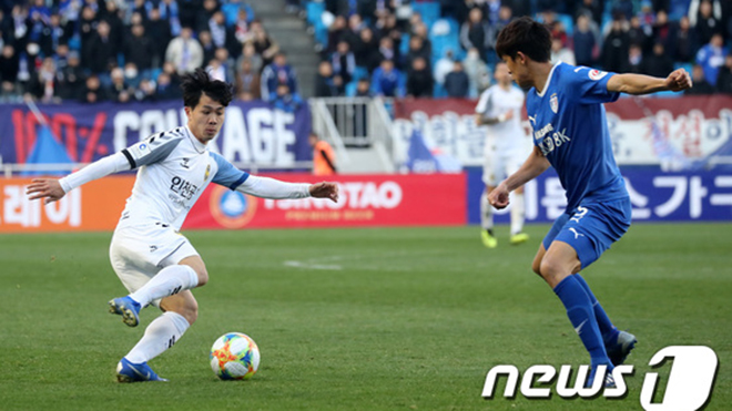 Bóng đá Việt Nam tối 15/4: Báo Hàn Quốc chê Công Phượng, Incheon United có HLV mới