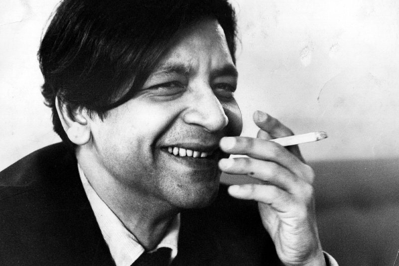 V.S. Naipaul, nhà văn với vết thương hở và chủ nhân giải Nobel, qua đời ở tuổi 85