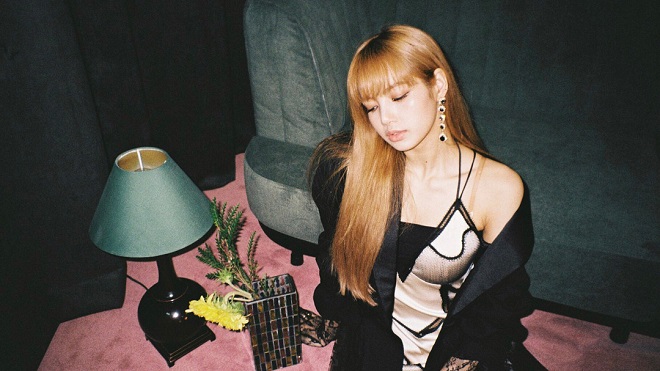 Lisa của Black Pink lại lèo khoèo đáng lo ngại trong loạt ảnh mới