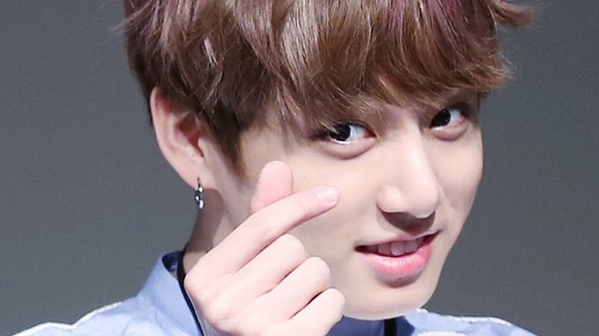 Tay không bổ dưa, Jungkook BTS khiến các huynh quá đỗi hãi hùng