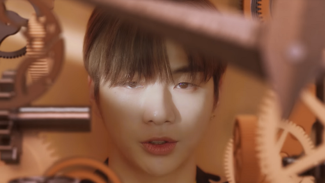 Nhiều quan điểm trái chiều về ca khúc solo mới toanh của Kang Daniel ‘What Are You Up To”