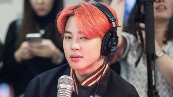 Fan sốc khi gặp Jimin BTS đi mua sắm, ăn lòng dồi ngoài chợ