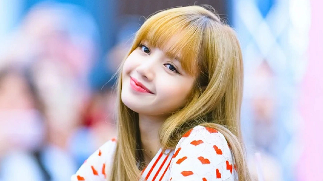 Được mỹ nhân số 1 châu Á Lisa Blackpink ‘cưỡng hôn’ thế này mà có người lại nỡ từ chối