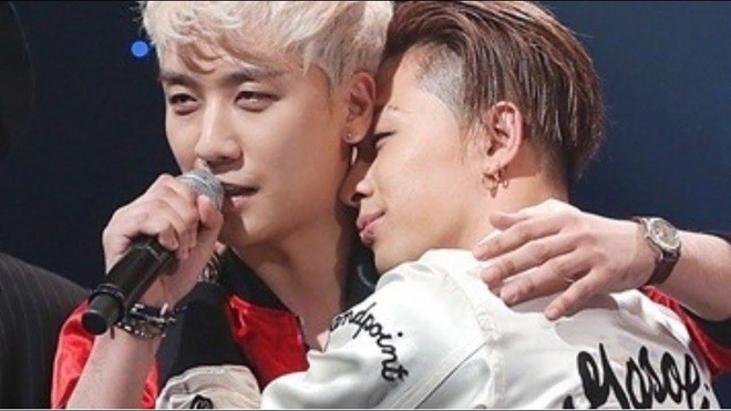 Taeyang Bigbang trả lời xúc động khi được fan hỏi về Seungri