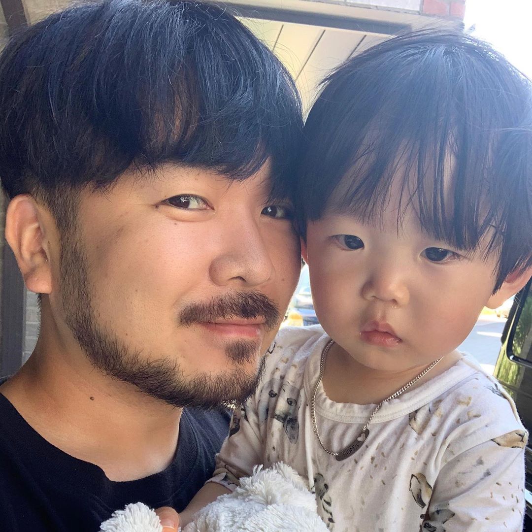 V BTS, Vị khách đặc biệt của V BTS, Tình cảm của V dành cho các em bé, đạo diễn vũ đạo của BTS, Don Sung Deuk