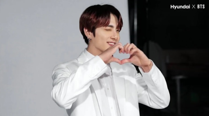 Jungkook BTS, Jungkook BTS tiết lộ ý nghĩa về chiếc tai nghe, Tai nghe logo BTS, Memories of 2019 của BTS, Kpop, BTS, ARMY, Jungkook