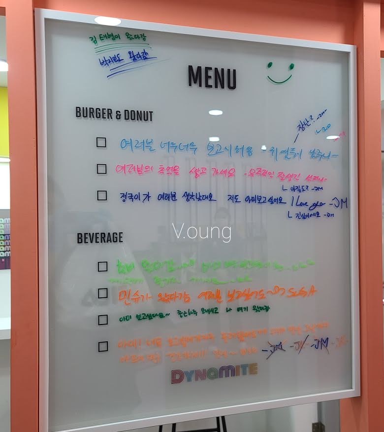 BTS, BTS cũng cãi nhau nhặng xị, BTS viết thư cho ARMY ở cửa hàng pop-up, cửa hàng pop-up Map of the Soul, Dynamite, Jin, Jimin, Jungkook, Suga, RM, V, J-Hope