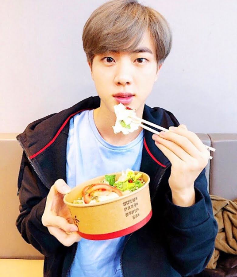 BTS, Jin, Eat Jin, Jin phải từ bỏ đam mê, Jin mê nấu ăn, Jin bị dị ứng, Jin bị dị ứng gì, jin dị ứng tỏi, jin dị ứng khoai tây, mukbang JIn