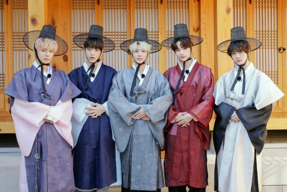 Kpop, BTS, TXT, Tân Sửu, Hanbok, NCT, Kpop đón Tân Sửu, Idol mặc hanbok 2021, Kpop tết nguyên đán, BTS tết tân sửu, BTS tết nguyên đán 2021