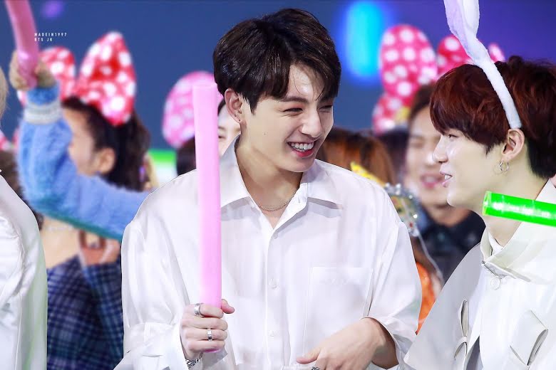 BTS, Suga, Jungkook, Yoonkook, Suga chiều chuộng Jungkook, Suga Jungkook, Jungkook khoe tài, Jungkook bị trêu, New Yang Nam Show, Jungkook mua sắm quần áo