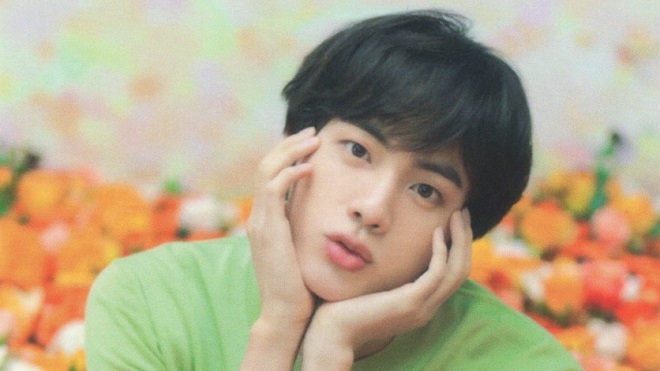 Chết cười với lý do Jin BTS kẹp nơ tại hòa nhạc