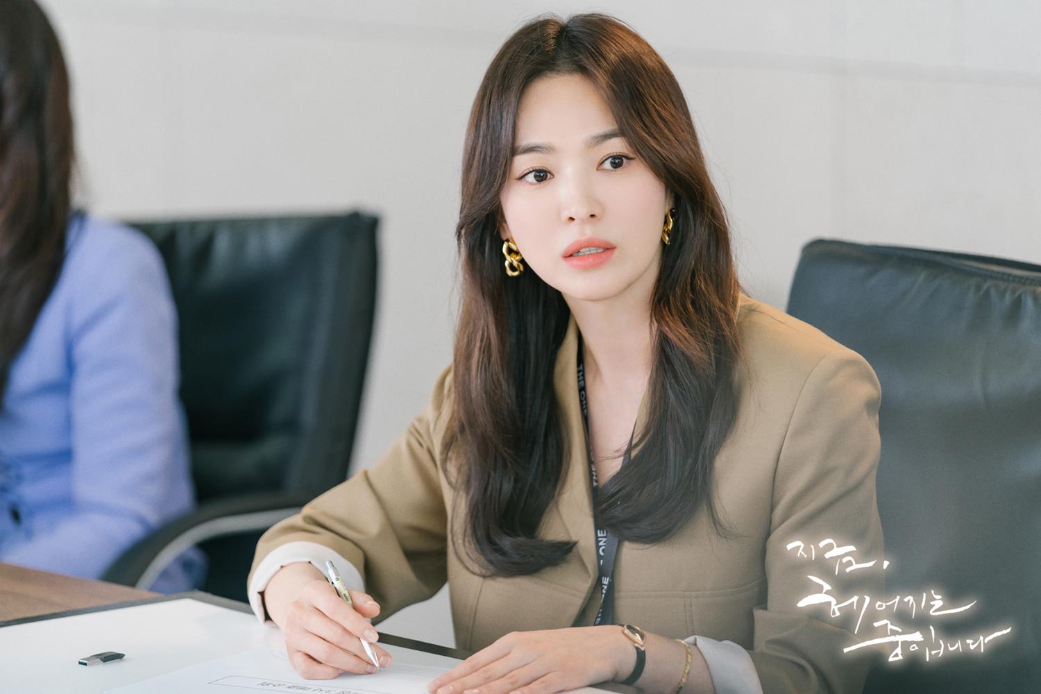 song hye kyo, bây giờ chúng ta đang chia tay, bình hoa di động phim hàn, Suzy, Kim Tae Hee, Han Ga in, Han So Hee, review bây giờ chúng ta đang chia tay