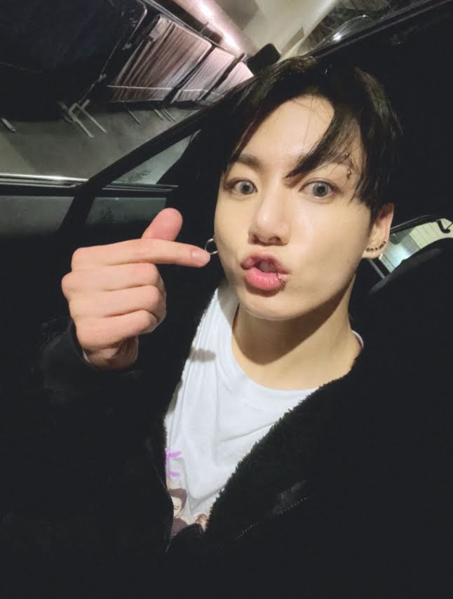 bts, jungkook, v bts, bts đá bóng vào mặt army, jungkook đá bóng mặt army, permission to dance on stage fun moment, jungshook, jungkook đáng yêu, v bts đáng yêu