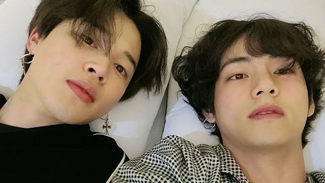 Tin đồn hot về BTS: V công khai bạn gái, Jimin có quan hệ mờ ám