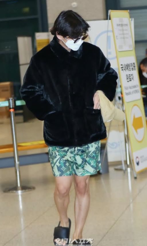 bts, v bts, j-hope, bts thời trang sân bay, bts airport outfit, v và j-hope về hàn quốc, v bts airport, j-hope airport, v bts thời trang sân bay, v bts 2021, v bts đẹp