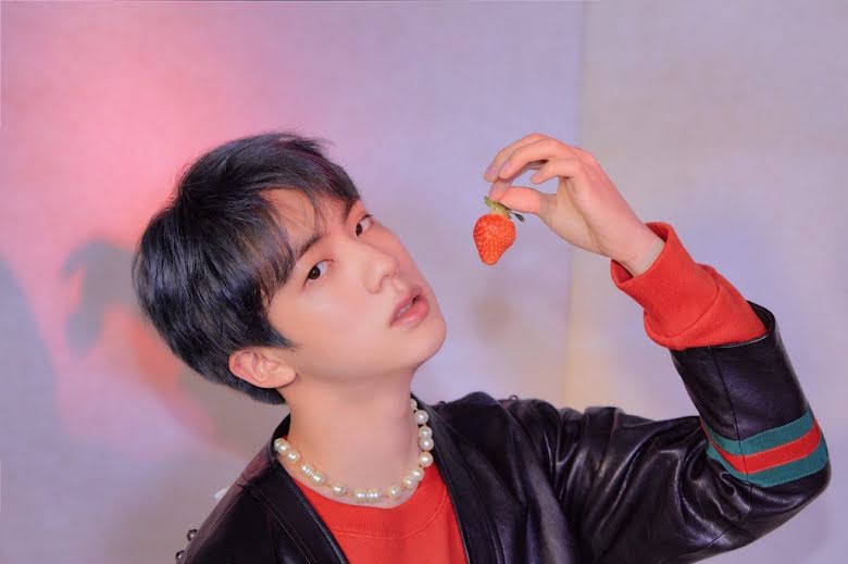 bts, jin, rm, jin 2022, jin dâu tây, jin strawberry, jin bts cute, jin bts handsome, jin đẹp trai, con người thật jin bts, nhân cách jin bts, jin rm, jin j-hope