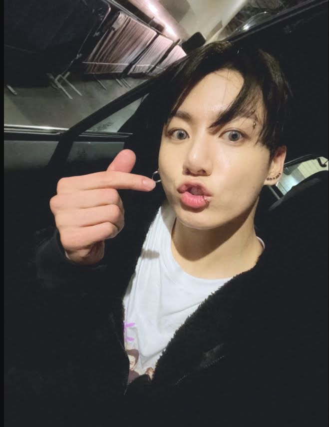 bts, jungkook, jungkook 2022, jungkook giới thiệu 2 thành viên gia đình, jungkook dog, jungkook song, jungkook paeng, jungkook yêu động vật, jungkook cutea