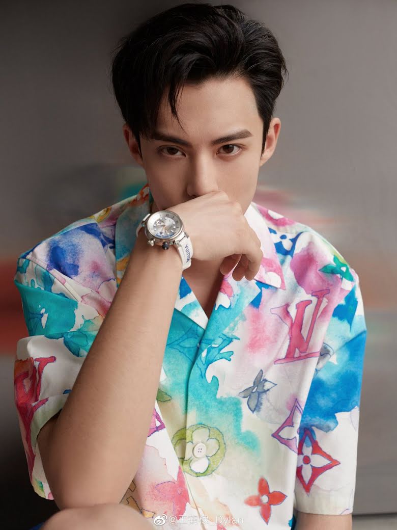 bts, jin, dylan wang, bts louis vuitton, jin dylan wang, cùng chiếc áo người ta mặc như nam thần mà jin, jin same shirt, jin sexy, jin funny, jin cute, jin handsome