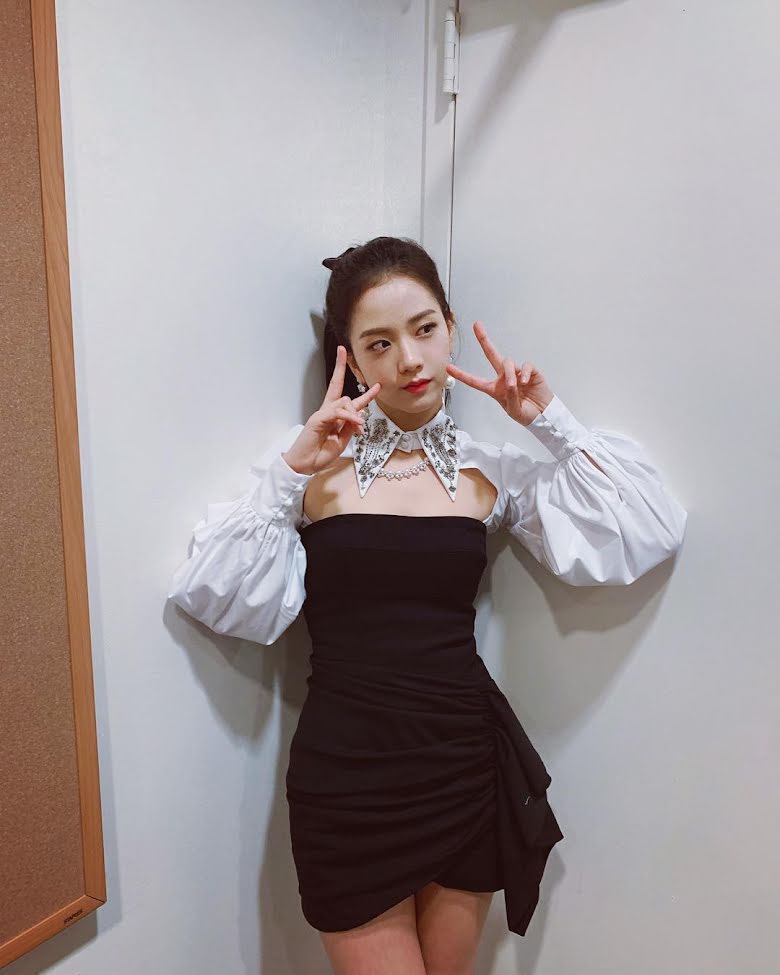 Jisoo blackpink, người phụ nữ mặc áo sơ mi trắng dài tay, png | PNGEgg