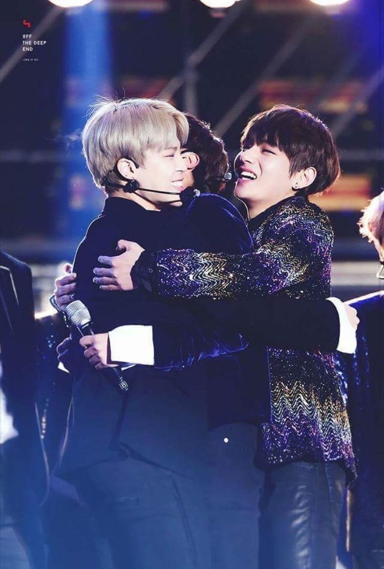 bts, jungkook, v bts, vkook, v hỏi 1 câu mà jungkook khúc khích, vkook otp, jungkook v hug, jungkook cute, jungkook làm nũng, jungkook sexy, jungkook handsome, v bts cute