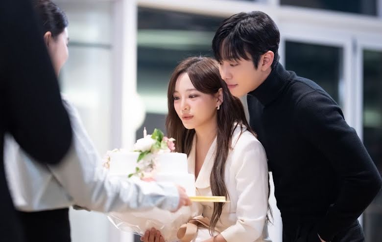 Hẹn hò chốn công sở, business proposal, Kang Tae Moo, Ahn Hyo Seop, Chim thủy tổ, Kim Se Jeong, Shin Ha Ri, phim giả tình thật, hẹn hò chốn công sở phim giả tình thật