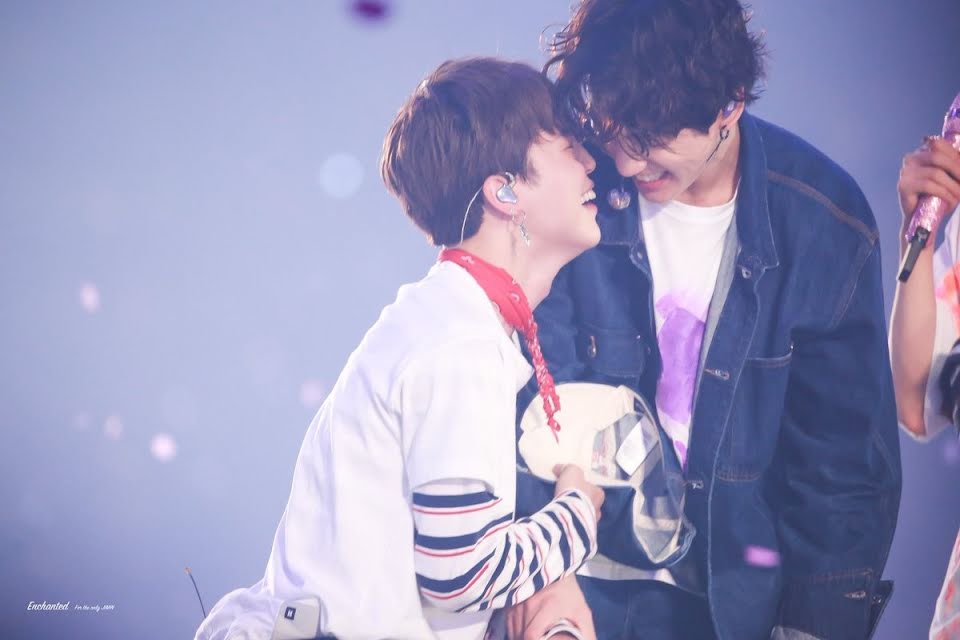 BTS, Jungkook, Jimin, JiKook, Jungkook Jimin ấm sực người, Jungkook Jimin Ship, Jungkook Jimin hug, Jungkook cute, Jimin cute, Jungkook Jimin OTP, Jungkook sexy